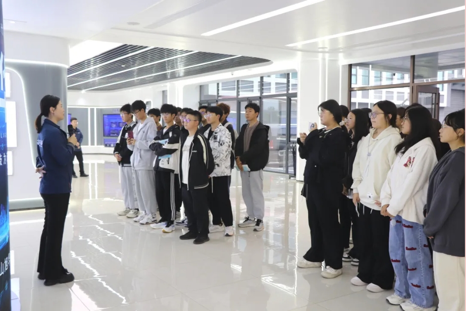 筑牢基础 展望未来 ▏唐山学院会计学院学生到k8凯发精密智能参观学习